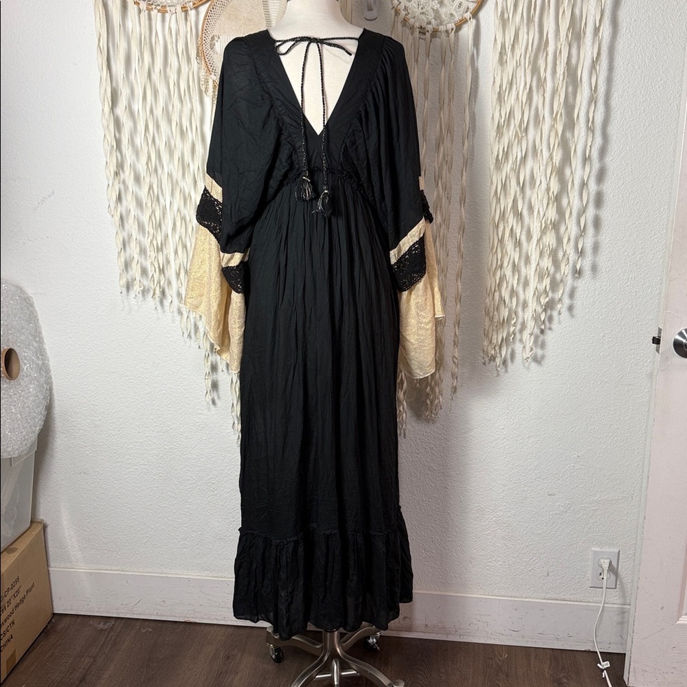 Papa Pia Black and Gold Kimono Sleeve V-Neck Front and Back Maxi Dress O/S - Picture 5 of 10